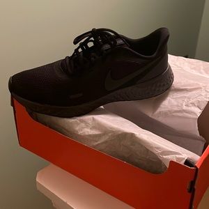 Black Nike never worn